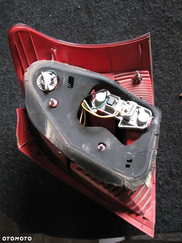 LAMPA LEWY TYŁ TOYOTA YARIS II EUROPA - 6