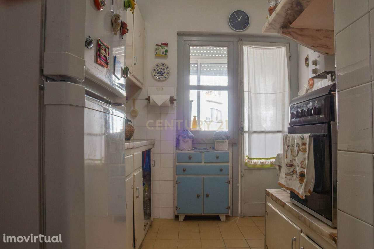 T3 em Sacavém, com varanda, arrecadação e vista desafogada para o rio - Grande imagem: 4/25