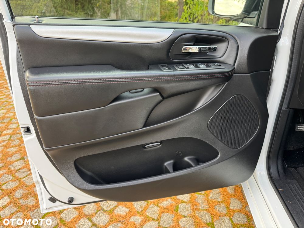 Dodge Grand Caravan 3.6 R/T - 21