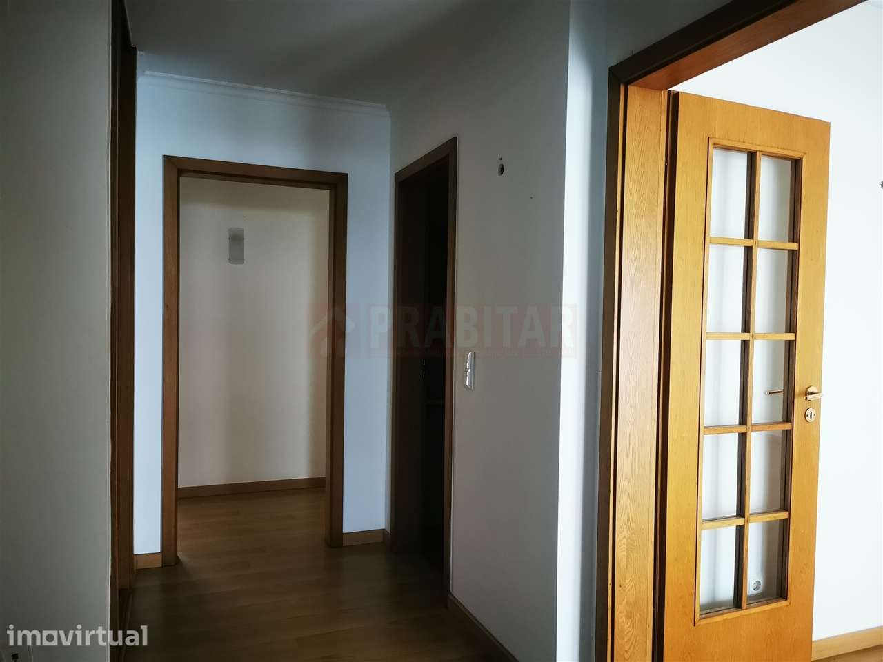 APARTAMENTO T3 COM GARAGEM NO VALE DAS FLORES EM COIMBRA - Grande imagem: 2/18
