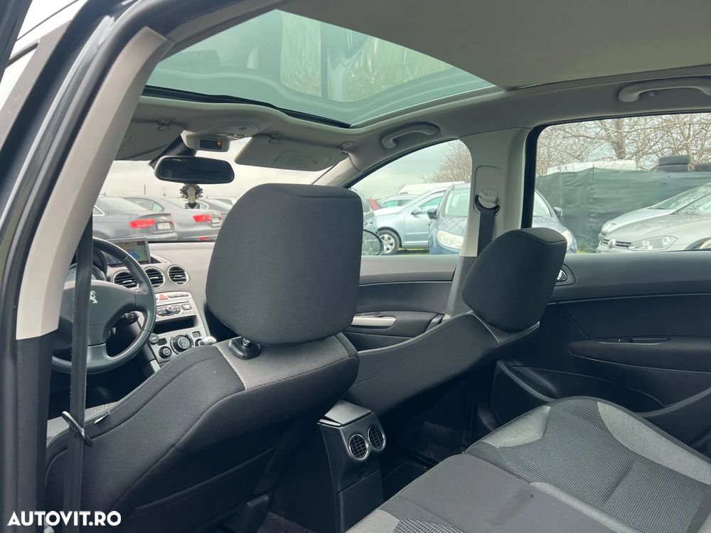 Peugeot 308 1.6E Premium Pack - 11