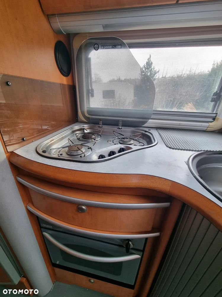 Mercedes-Benz 316 - 17