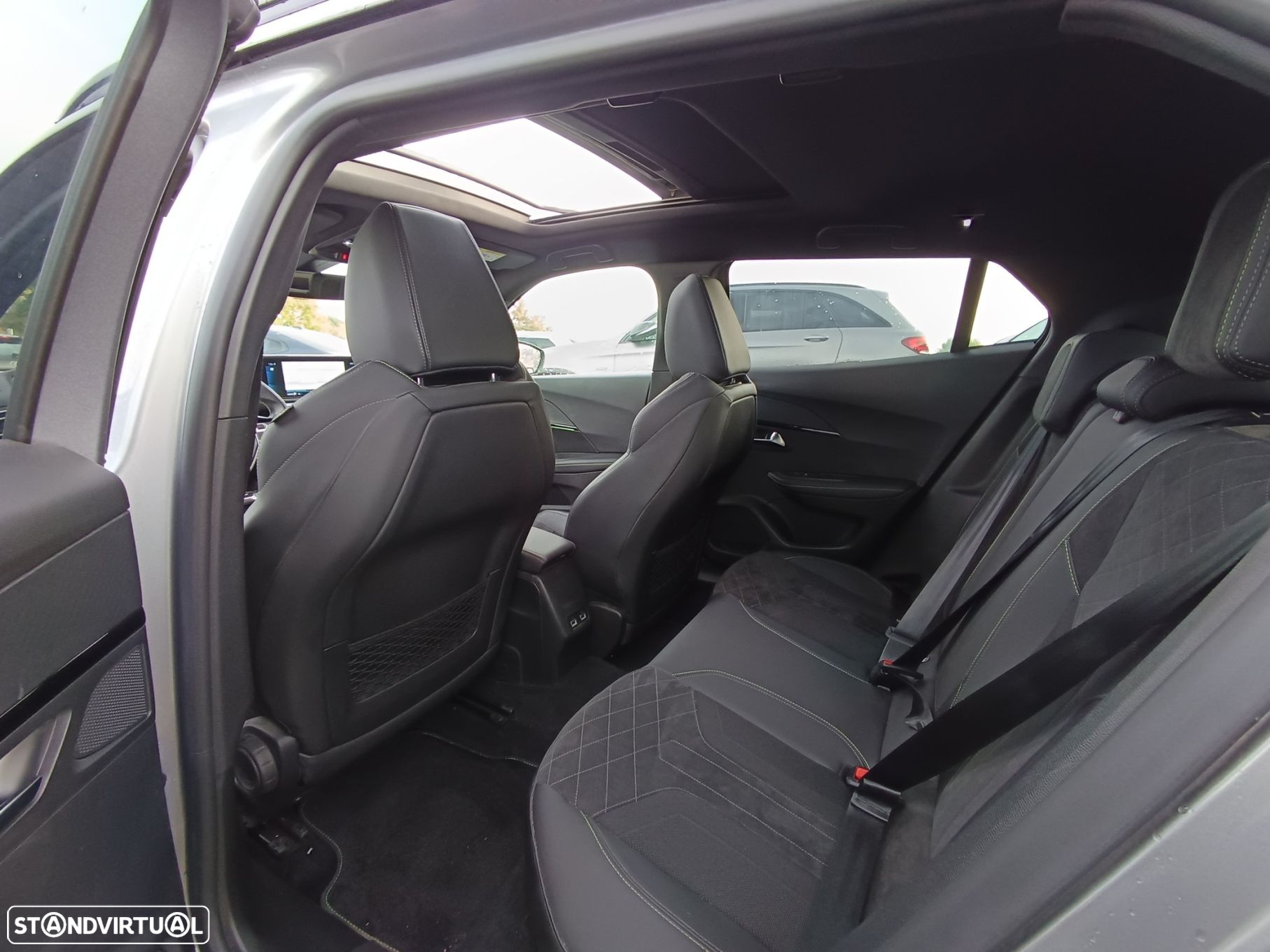 Peugeot 2008 1.5 BlueHDi GT Pack EAT8 - 25