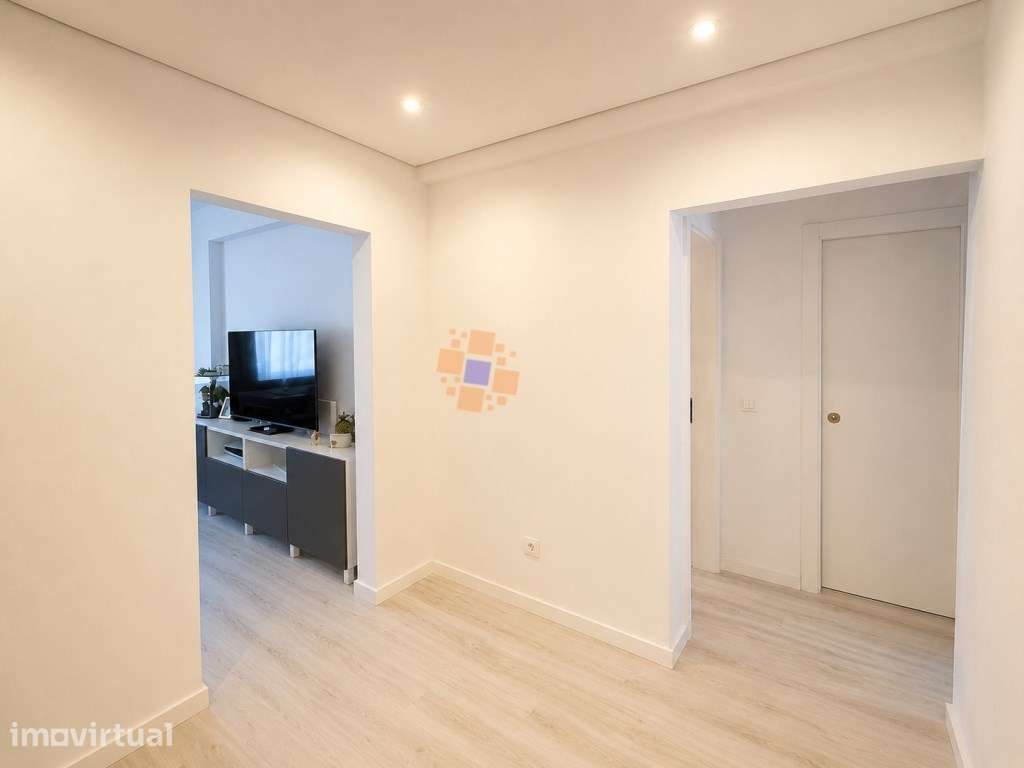 T1 com Áreas de T2 | Remodelado | Varanda | Centro do Feijó - Grande imagem: 5/20
