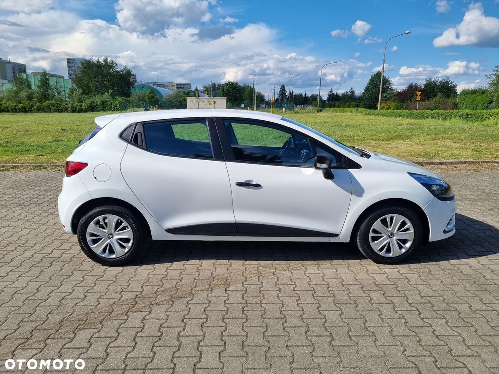 Renault Clio 1.2 16V 75 Life - 12