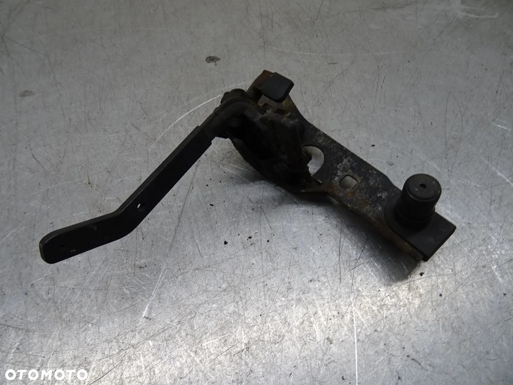 SKODA SUPERB I 01-05 2.8 V6 ZAMEK RYGIEL MASKI PRZÓD - 2