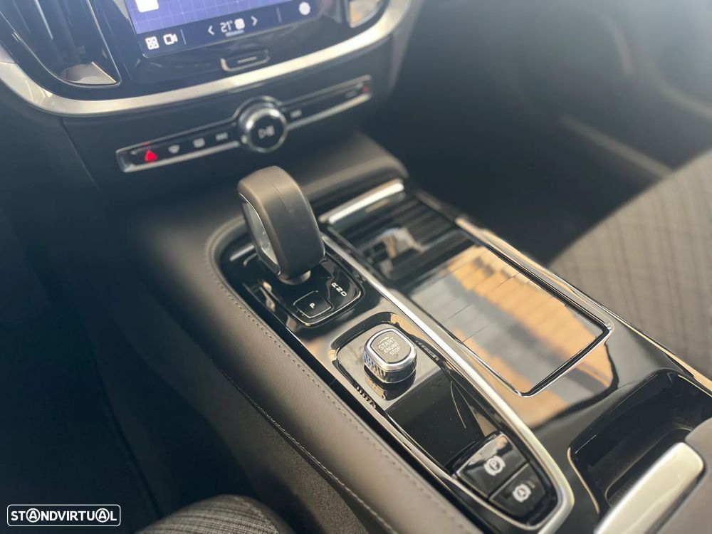 Volvo XC 60 2.0 T6 PHEV Core AWD - 21