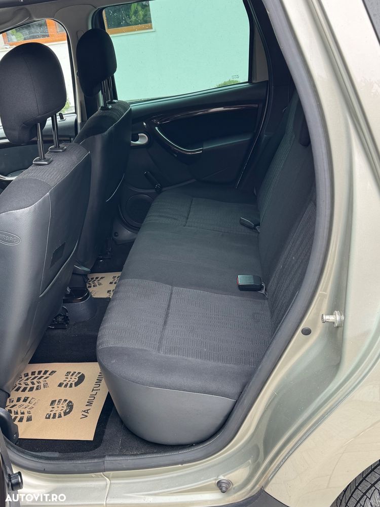 Dacia Duster dCi 110 FAP 4x4 Laureate - 11