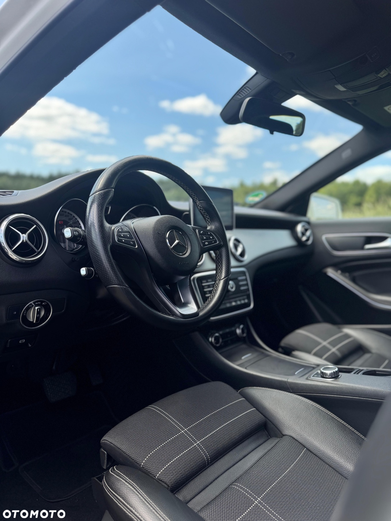 Mercedes-Benz GLA - 25