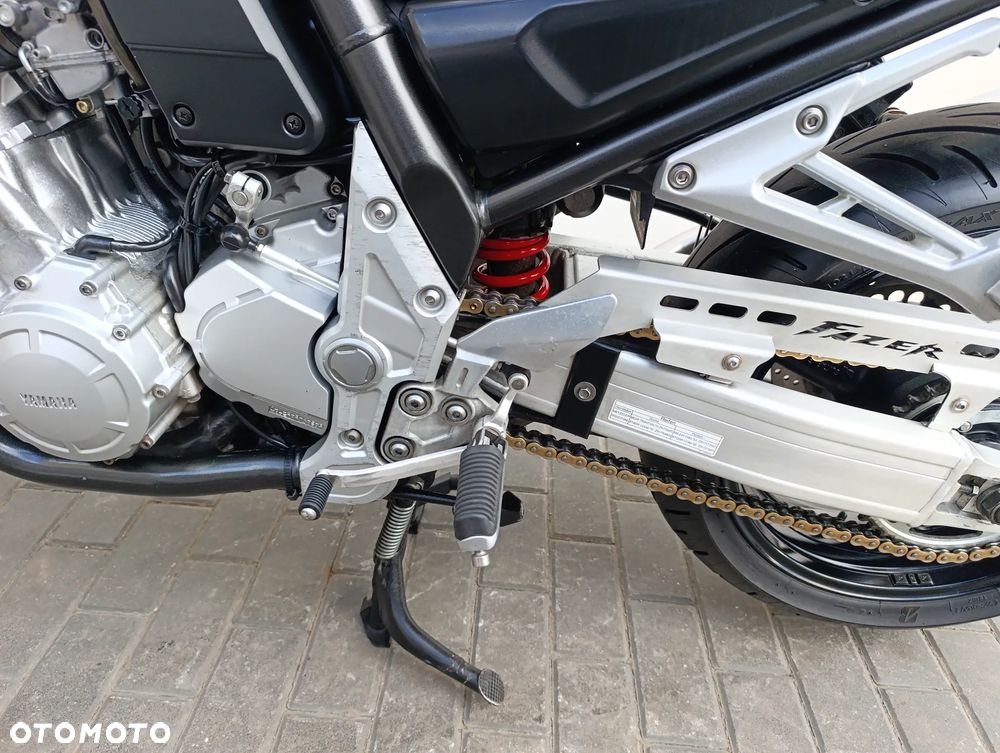 Yamaha FZS - 17