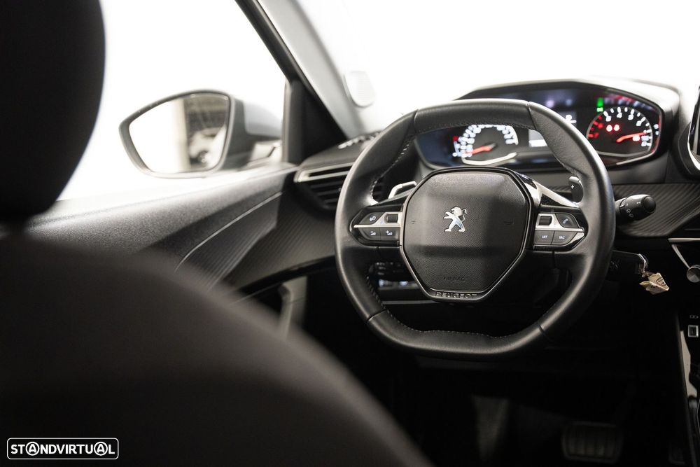 Peugeot 2008 1.2 PureTech Active EAT8 - 11
