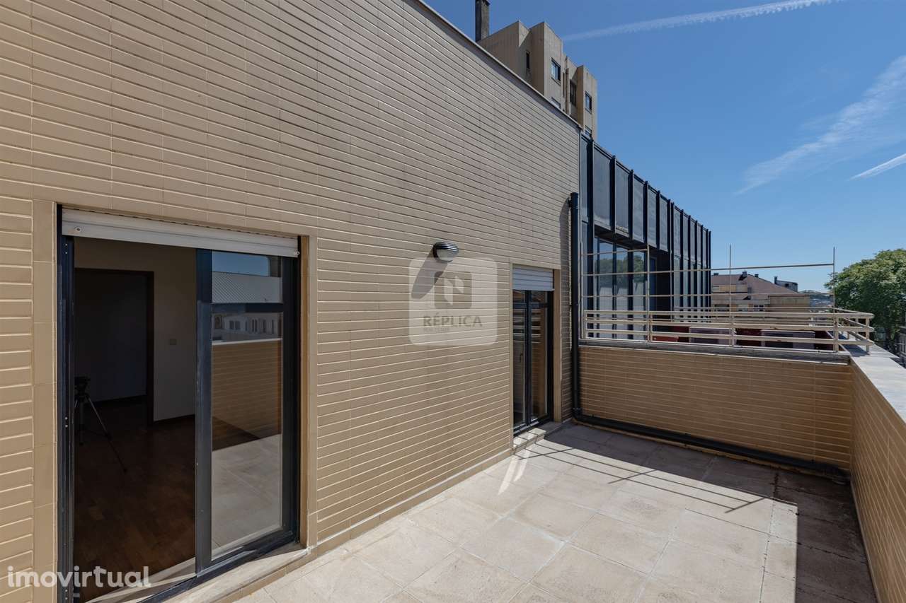 Apartamento T2 á Rua da Constituição, com terraço e garagem - Grande imagem: 3/35