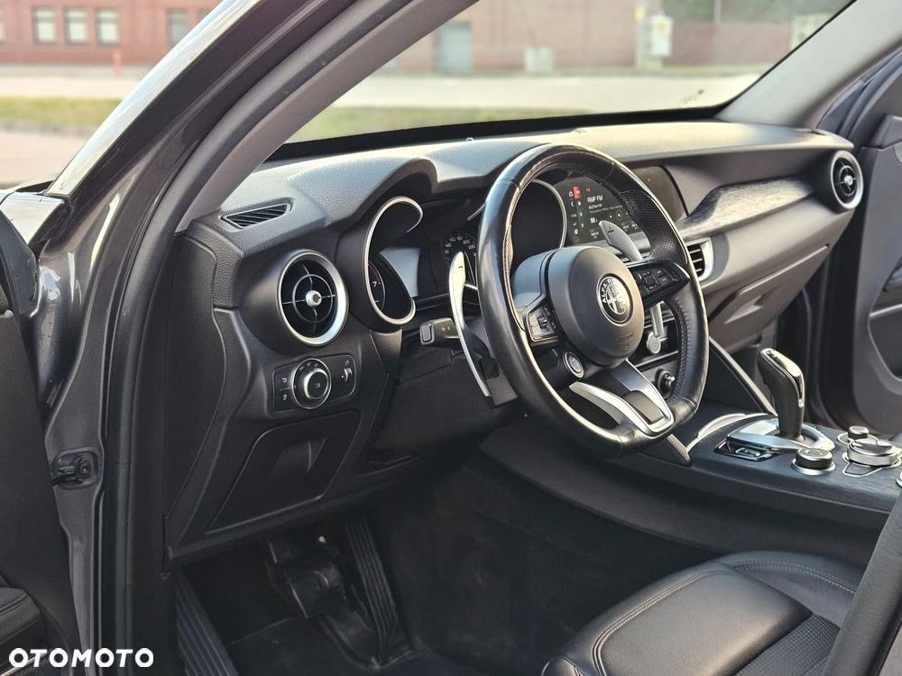 Alfa Romeo Stelvio 2.0 Turbo TI Q4 - 24
