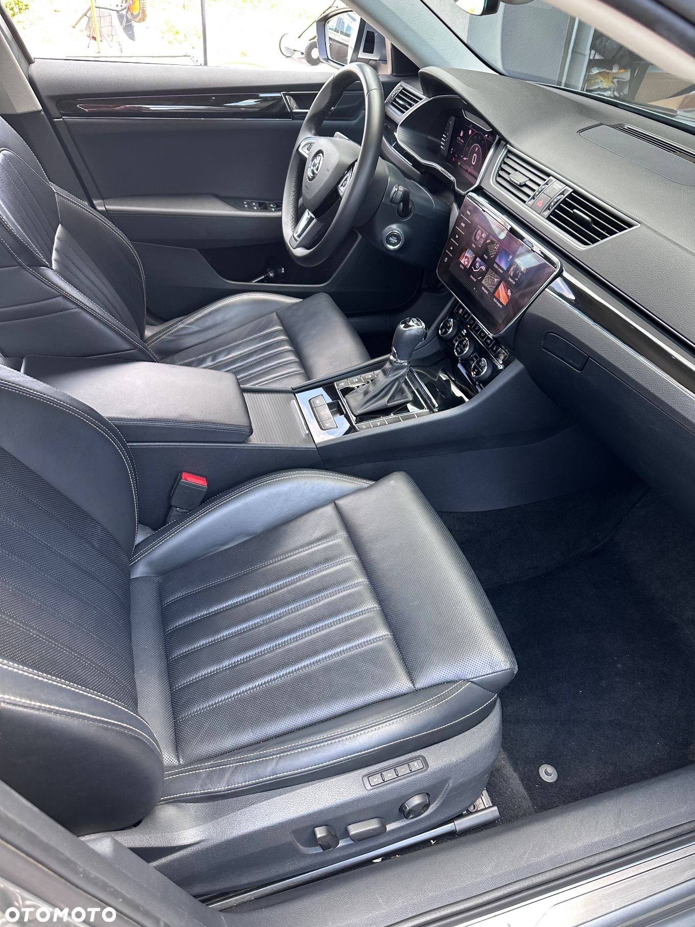 Skoda Superb 2.0 TDI L&K DSG - 13