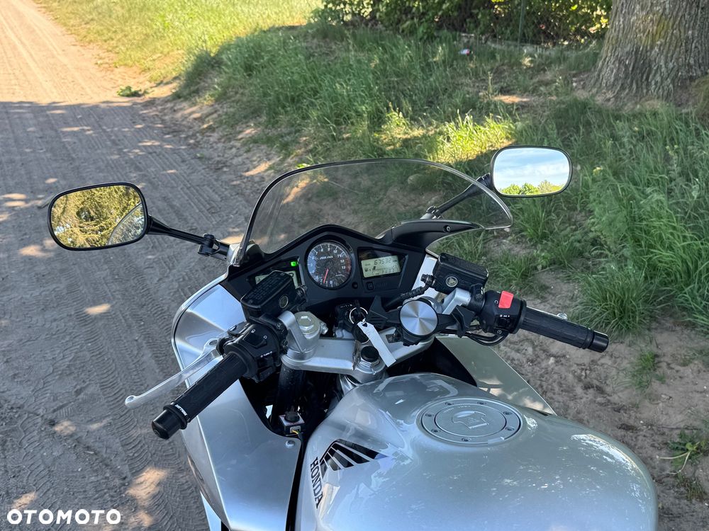 Honda VFR - 10