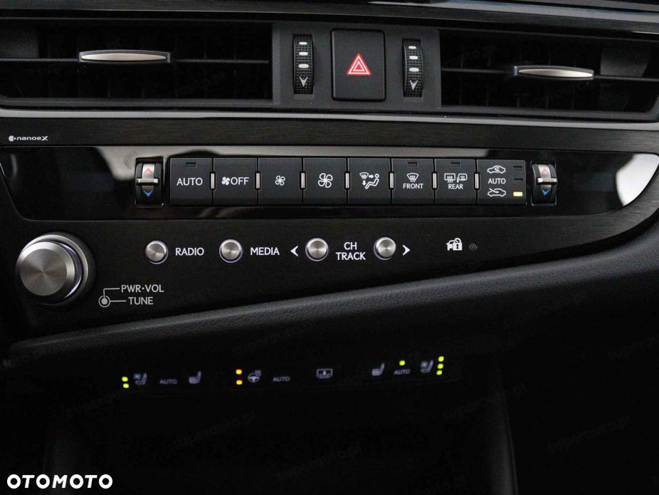 Lexus ES 300h Prestige - 8