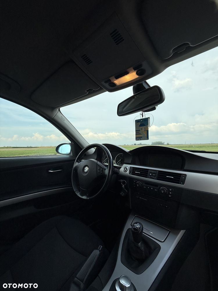 BMW Seria 3 318d - 12