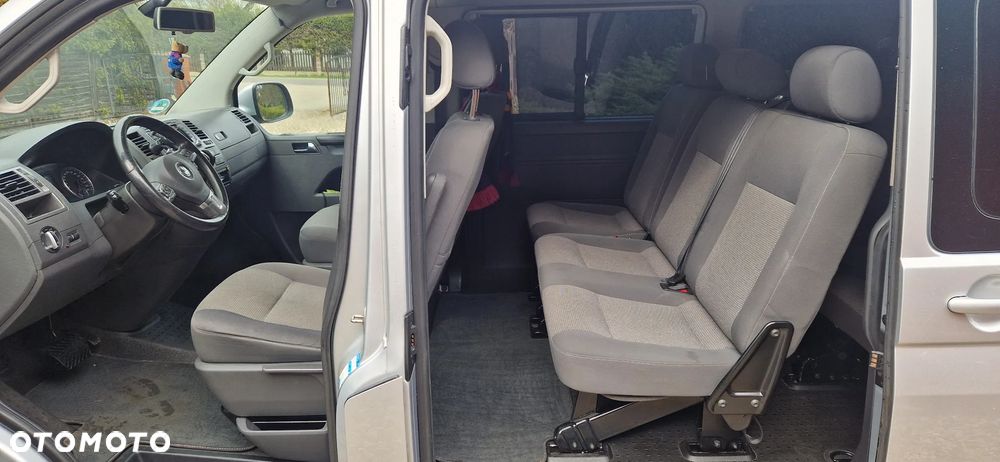 Volkswagen Caravelle - 11