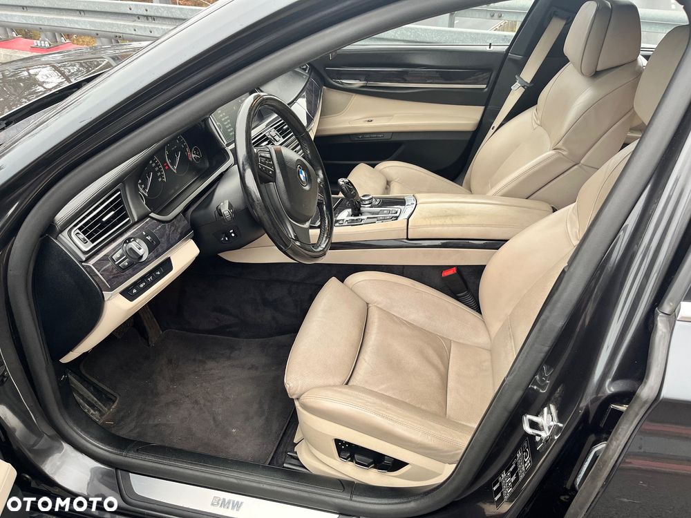 BMW Seria 7 750i - 23