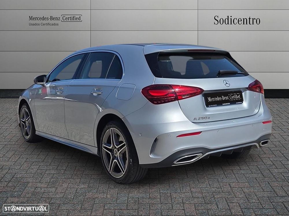 Mercedes-Benz A 250 e 8G-DCT AMG Line - 4