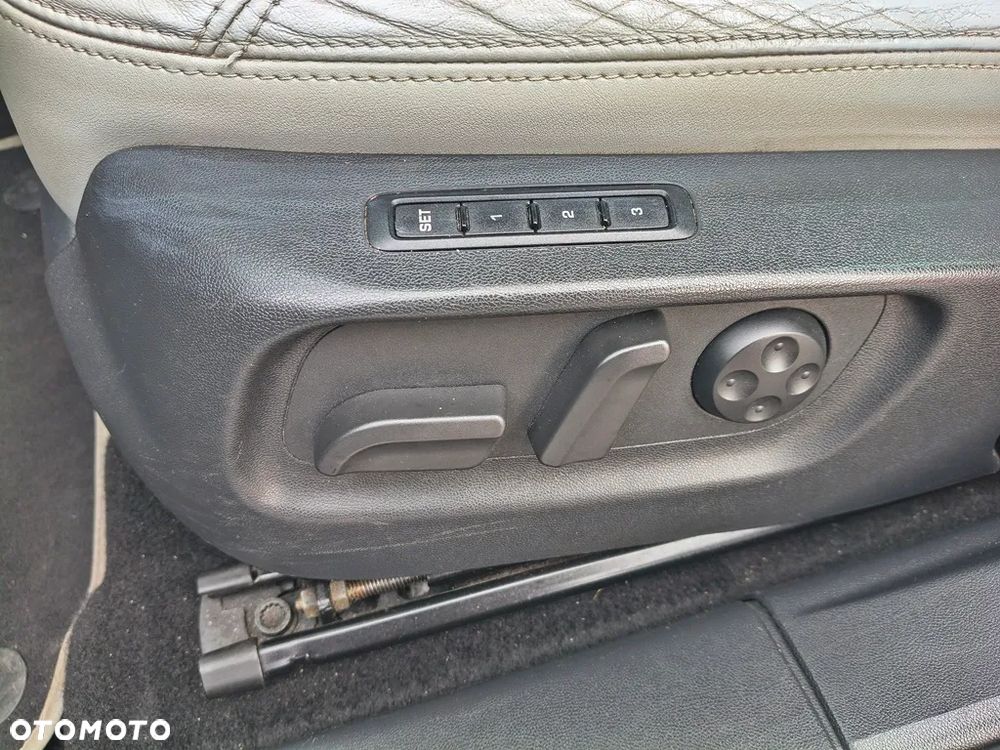 Skoda Octavia 2.0 TDI DPF DSG Laurin & Klement - 27