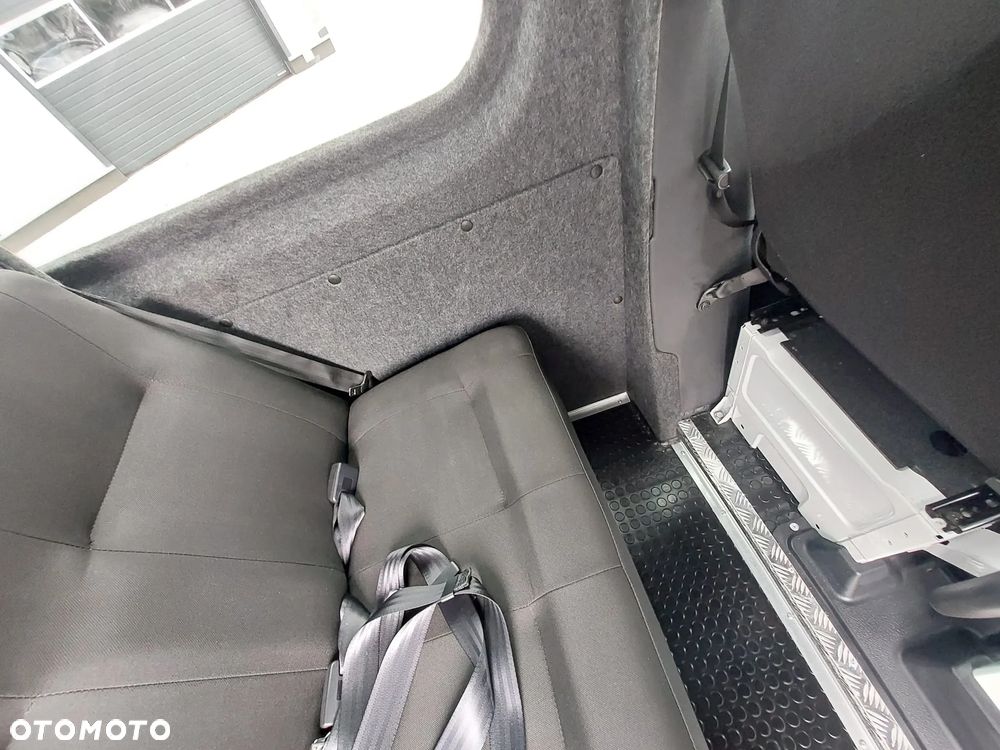 Mercedes-Benz Sprinter - 25