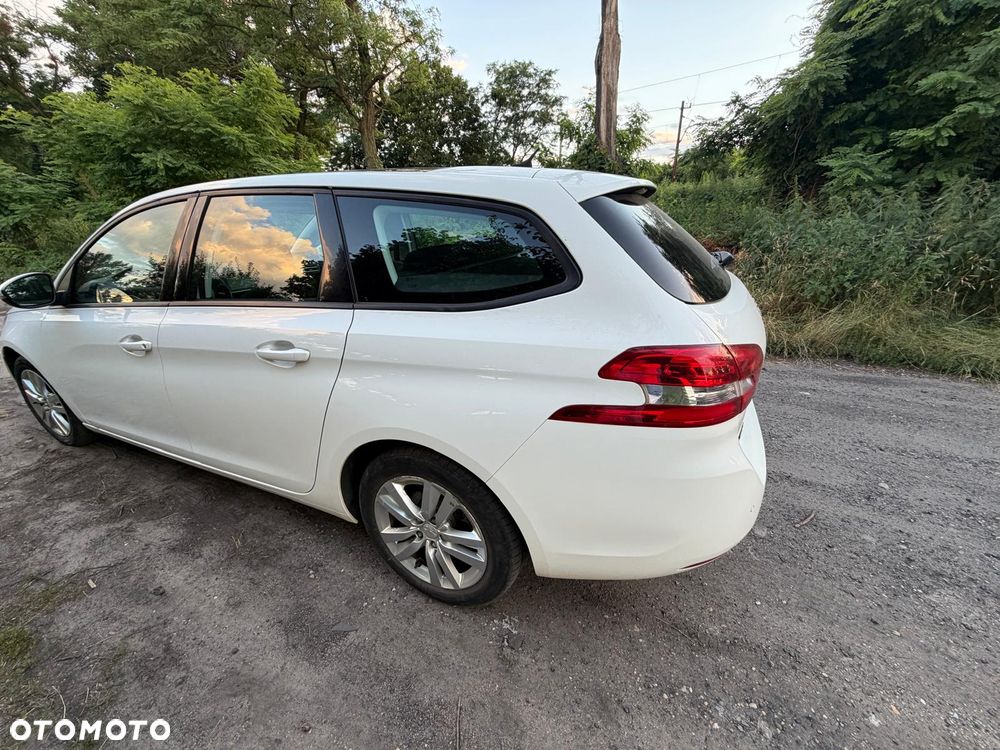 Peugeot 308 1.6 BlueHDi Allure S&S - 9