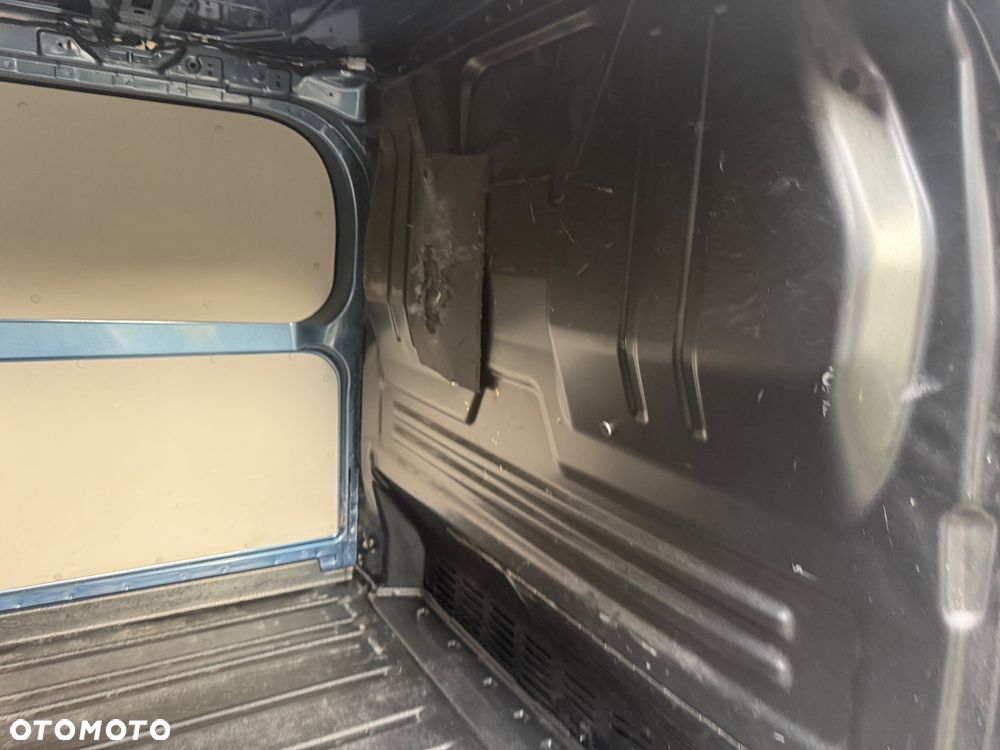 Ford Transit Custom 320 L2H1 Limited 2.0 150KM - 25