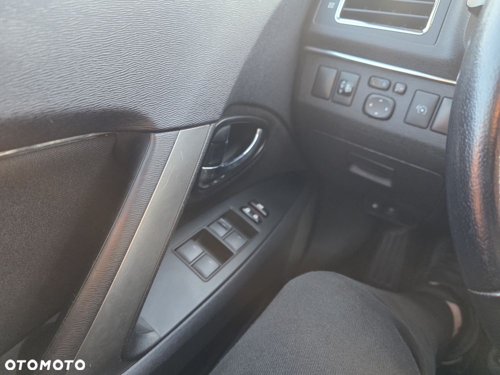 Toyota Avensis 2012