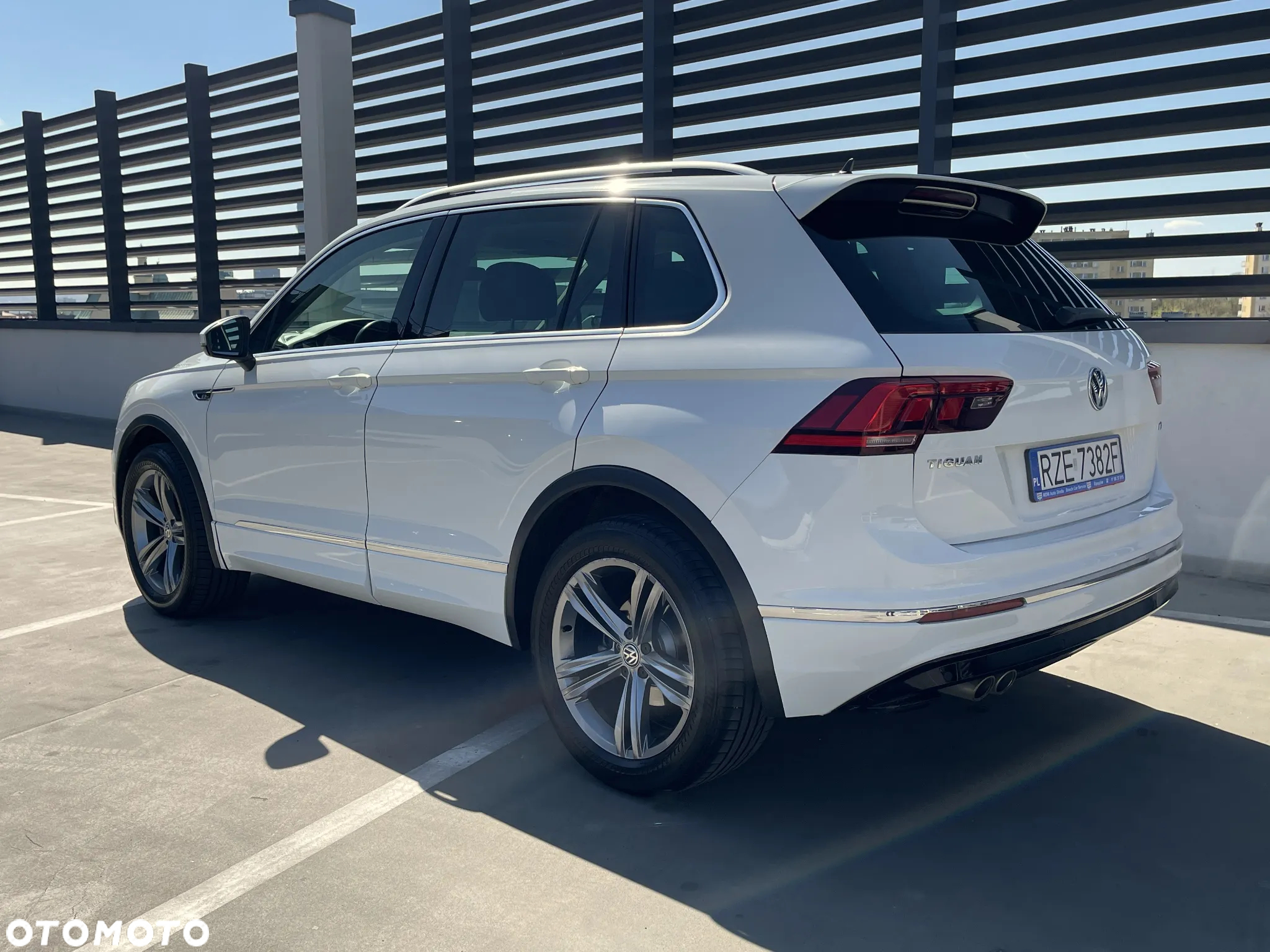 Volkswagen Tiguan 2.0 TDI SCR 4MOTION DSG R-Line - 11