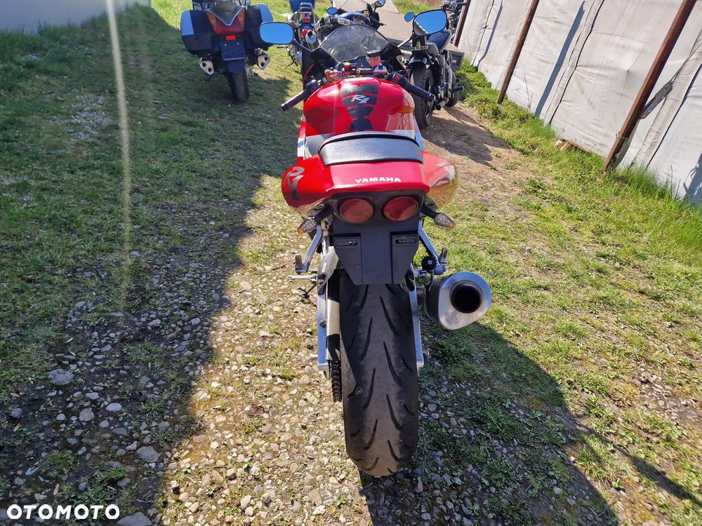Yamaha R1 - 6