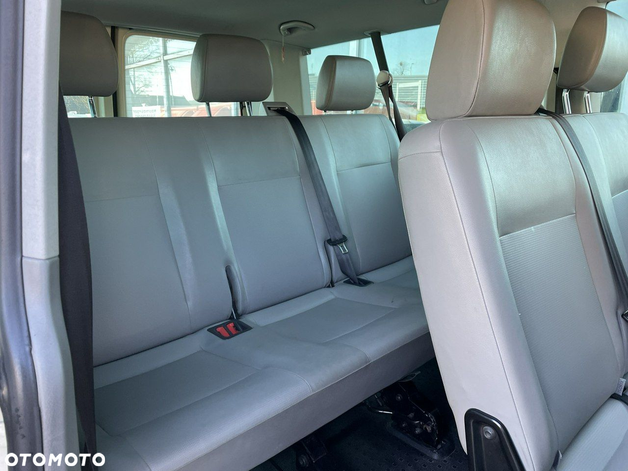 Volkswagen Caravelle - 11