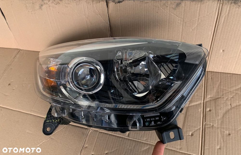 Lampa prawa przednia RENAULT CAPTUR I 1 - 2