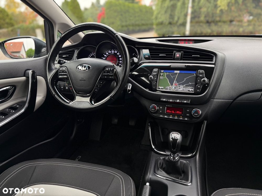 Kia Ceed 1.6 GDI ISG Dream-Team Edition - 19