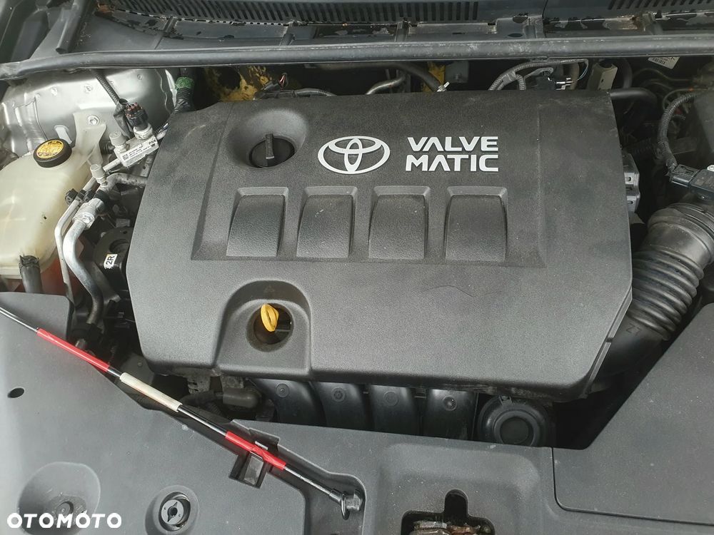 Toyota Avensis 1.8 Sol - 19