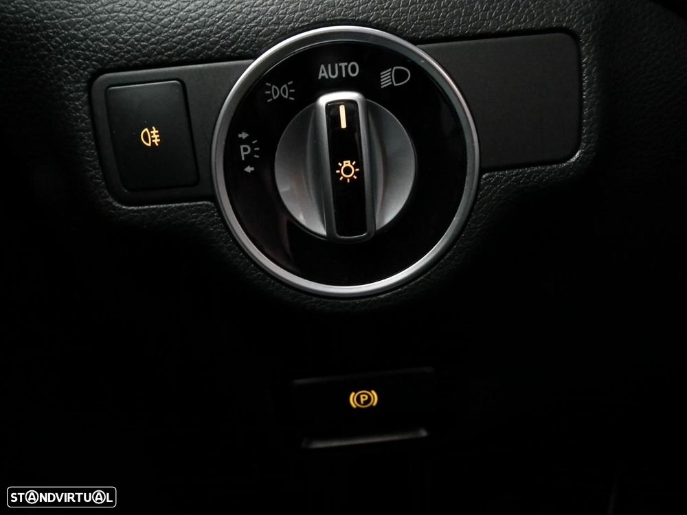 Mercedes-Benz A 180 d AMG Line - 30