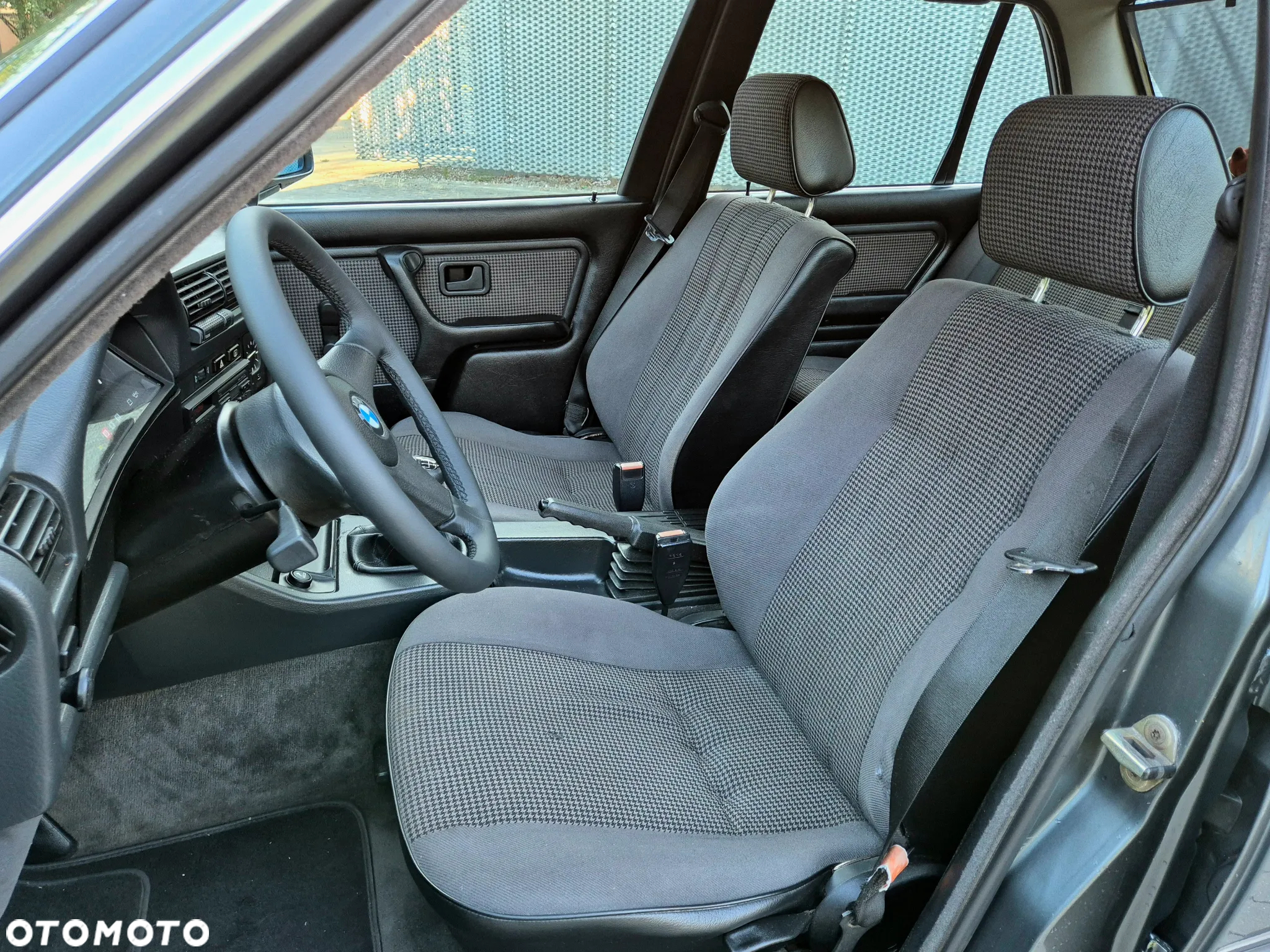 BMW Seria 3 325e - 6