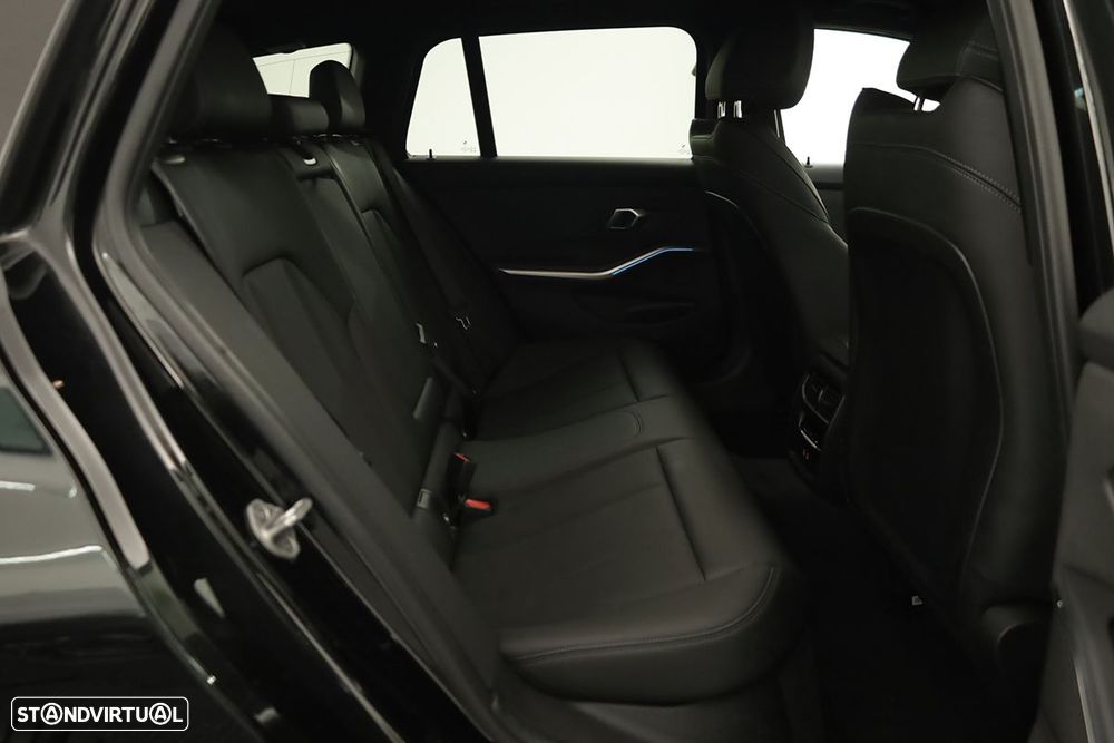 BMW 330 e Edição Desportiva M Auto - 22