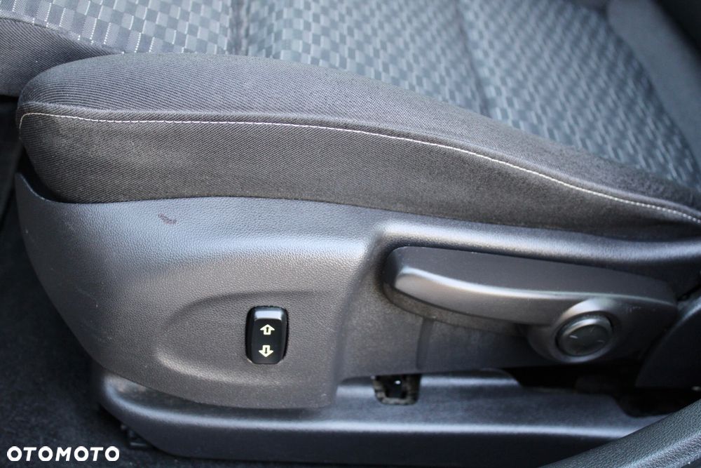 Opel Astra 1.6 CDTI Dynamic S&S - 9