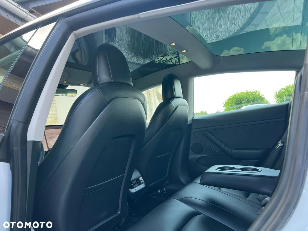 Tesla Model 3 - 12