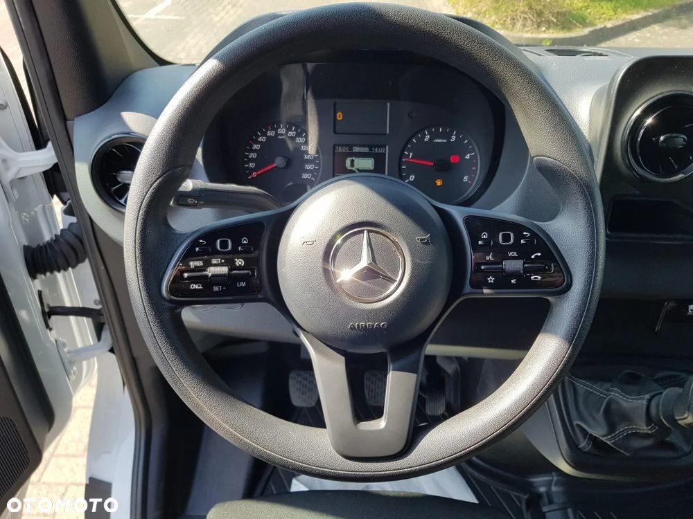 Mercedes-Benz Sprinter - 12
