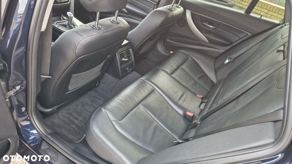 BMW Seria 3 320d Efficient Dynamic Edition - 17