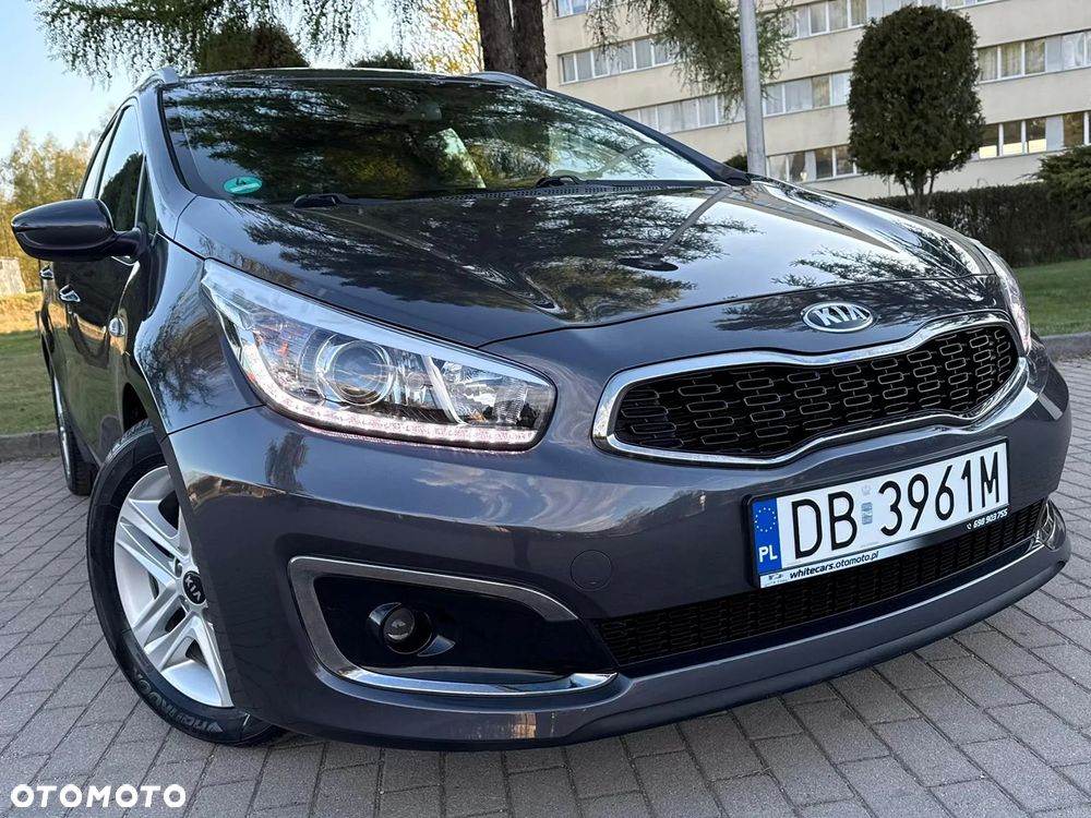 Kia Ceed 1.6 GDI Dream Team Edition - 10