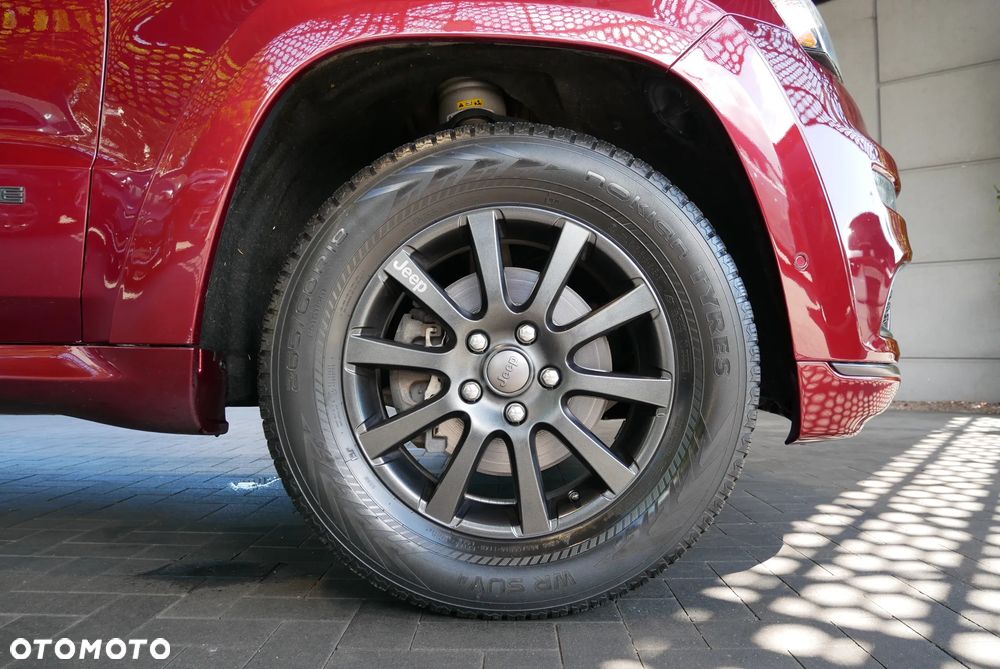 Jeep Grand Cherokee - 38