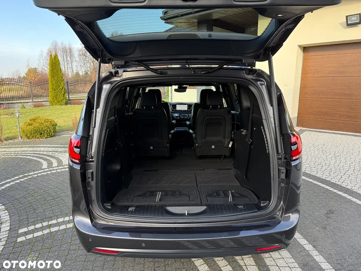 Chrysler Pacifica - 39