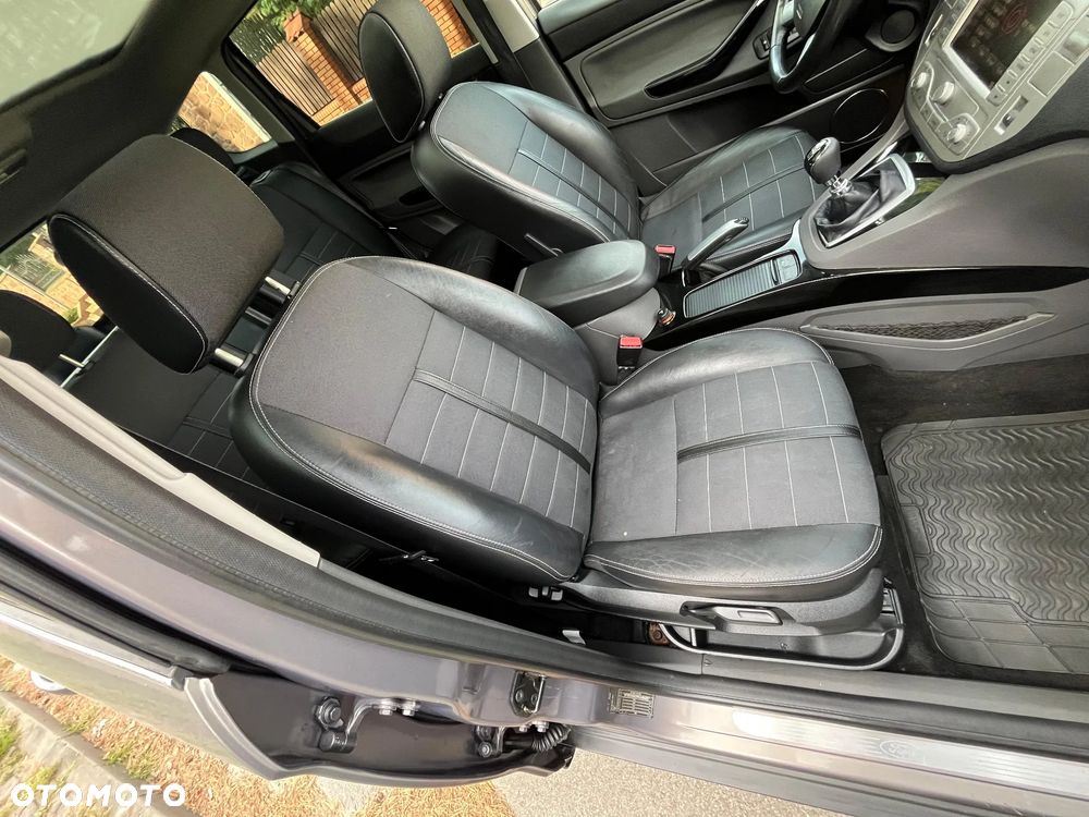 Ford Kuga 2.0 TDCi 4x4 Titanium - 26