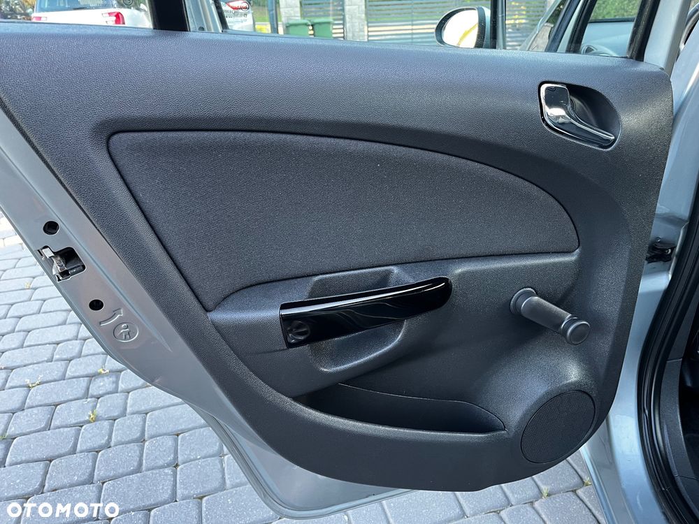 Opel Corsa 1.2 16V Cosmo - 16