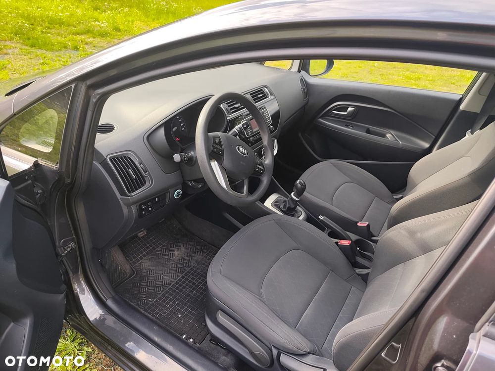 Kia Rio 1.4 M - 11