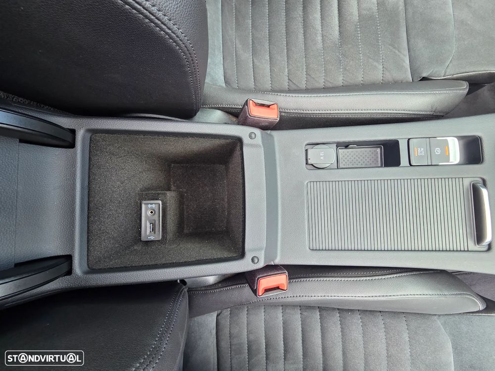VW Passat Variant 1.6 TDI R-Line - 15