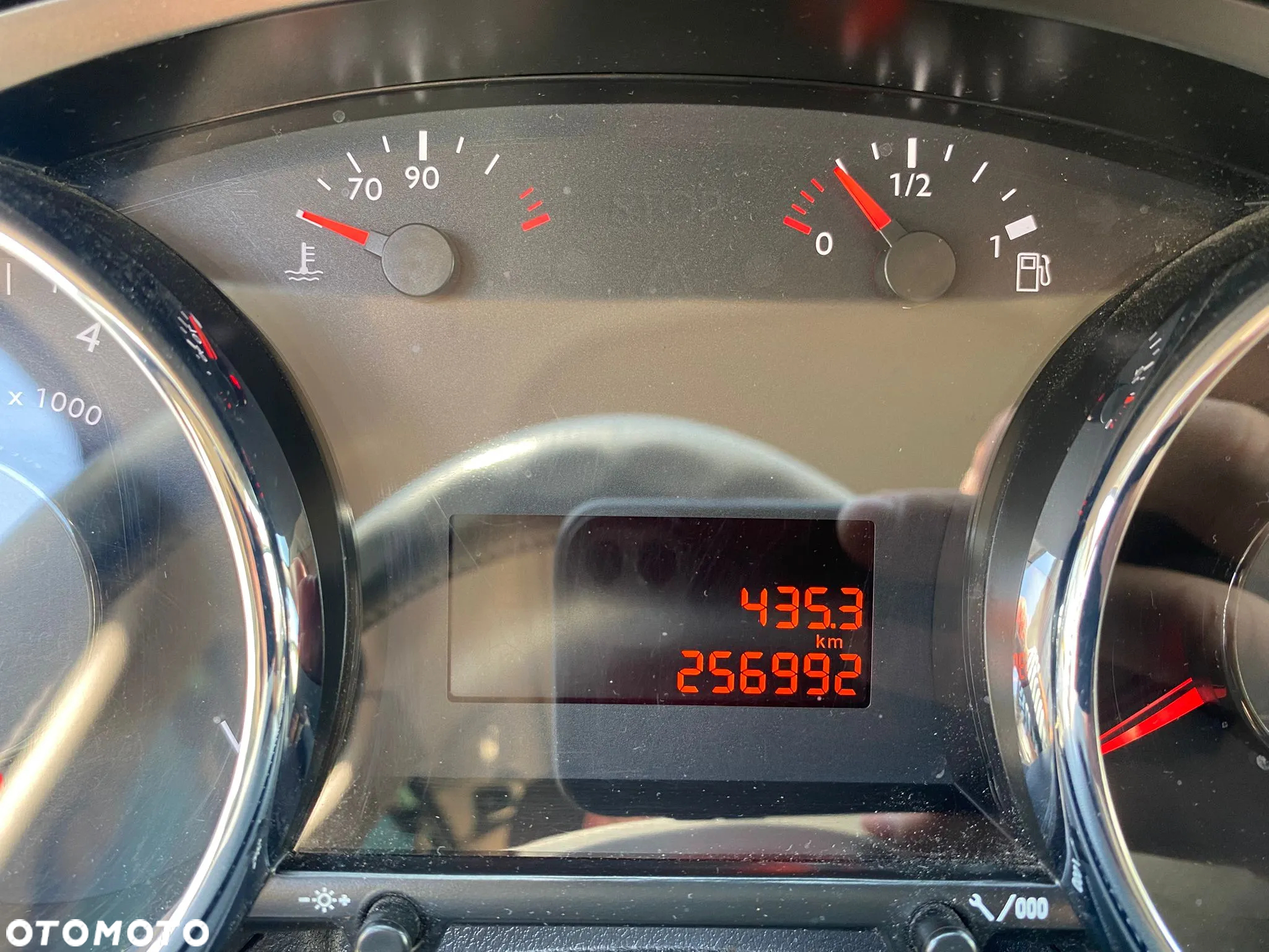 Peugeot 5008 1.6 THP Family 7os - 16